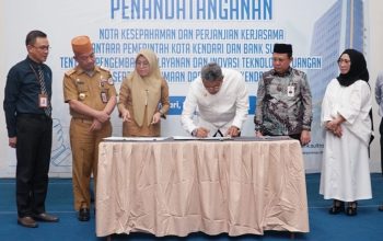 Pj Wali Kota Kendari Muhammad Yusup dan Direktur Utama Bank Sultra Abdul Latif menandatangani MoU dan PKS