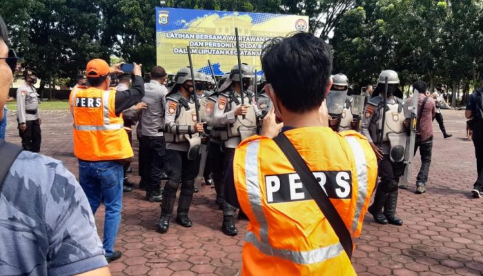 Polda Sultra Simulasi Skema Pengaman Wartawan Saat Liputan Unjuk Rasa