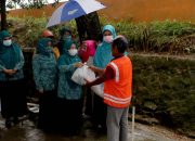 Program “PKK Kendari Berbagi” Sentuh Warga di Pemukiman TPA Puuwatu