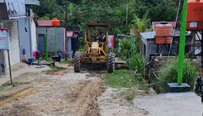 ASR Perbaiki Jalan Perumahan Warga di Kendari