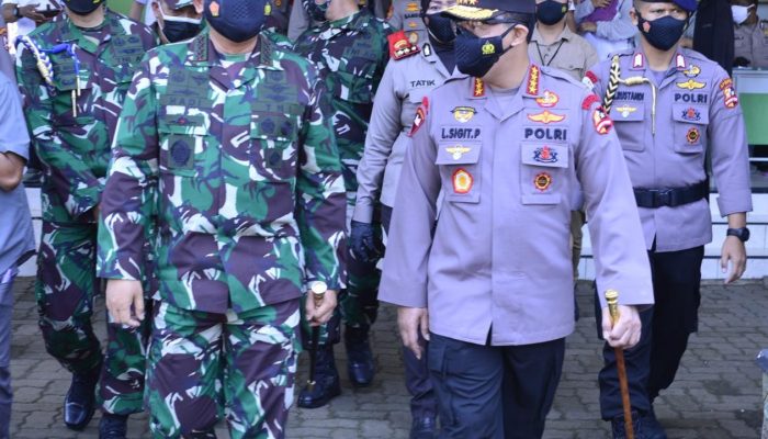 Panglima TNI dan Kapolri Tinjau Vaksinasi Massal di JIEXPO dan Pesantren Al-Hamidi Jakarta