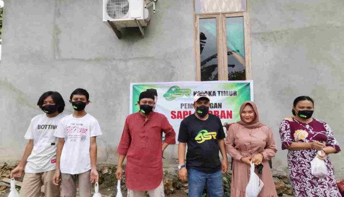 Di Kolaka Timur, Relawan ASR BAGIKAN daging Kurban “Door to Door”