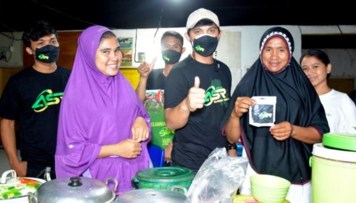 Relawan ASR Bagikan Masker dan Edukasi Pelaku Usaha Kuliner di Muna