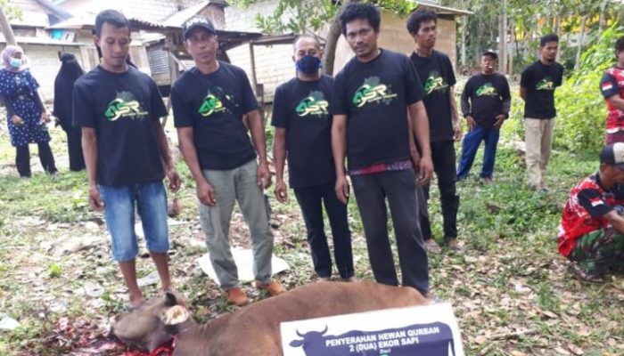 Peduli Masyarakat, ASR dan Gerindra Buton Selatan Berbagi Daging Kurban