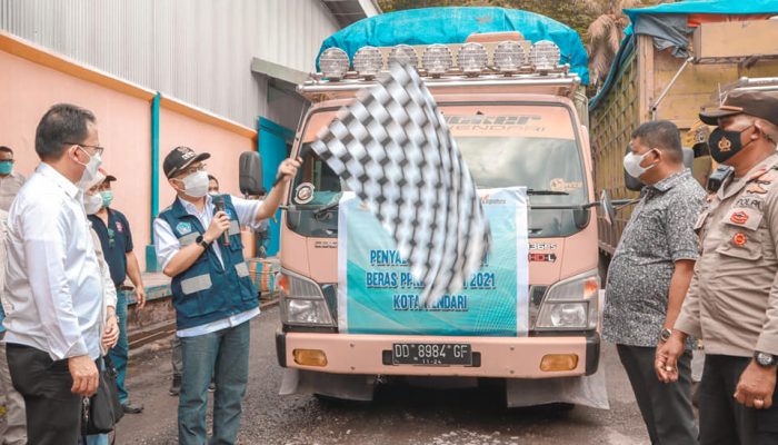 Terapkan PPKM, Wali kota Kendari Luncurkan Bantuan Beras Warga Kurang Mampu