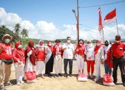Alumni FEB UHO dan Wali Kota Kendari Bagi Sembako di Kecamatan Abeli