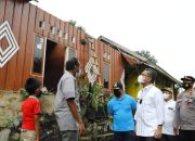 Wali Kota Kendari Bantu Warga Korban Angin Puting Beliung