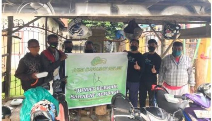 Gelar Baksos, Relawan ASR Kendari Bagi-bagi Makanan di Empat Kelurahan