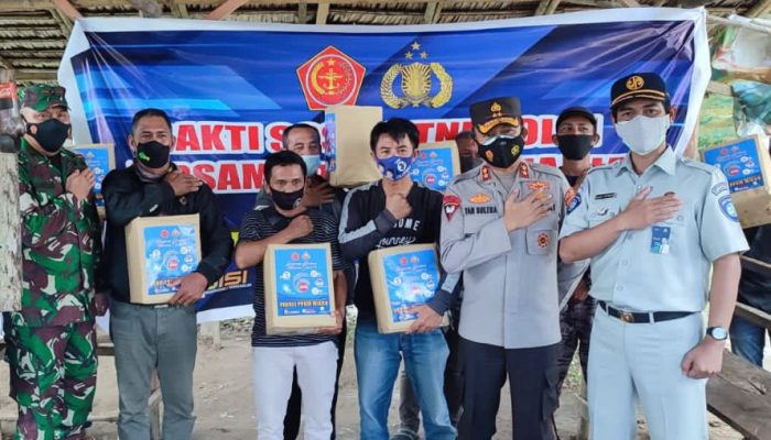 Jasa Raharja Sultra Bagikan Sembako Pengemudi Online Maxim