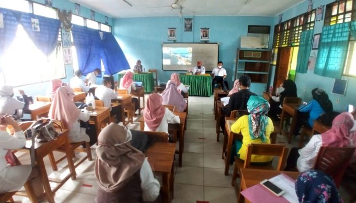 Inspektorat Bersama Kominfo Kendari Sosialisasikan Aplikasi e-Proksi di SMP