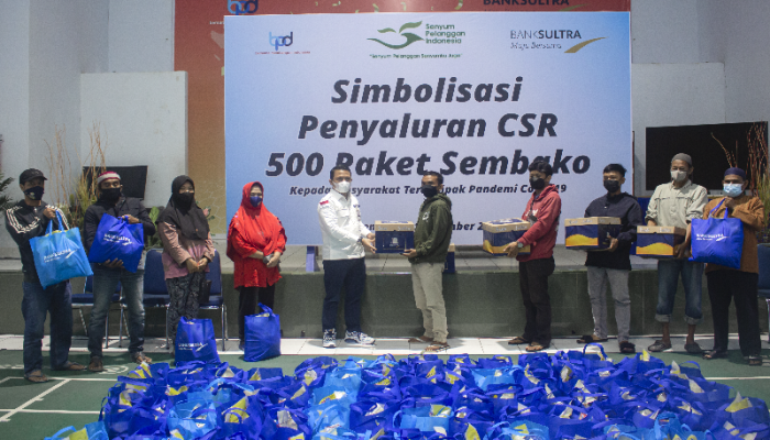 Potret Kepedulian Bank Sultra di Tengah Pandemi, Bagikan 1000 Paket Sembako Warga