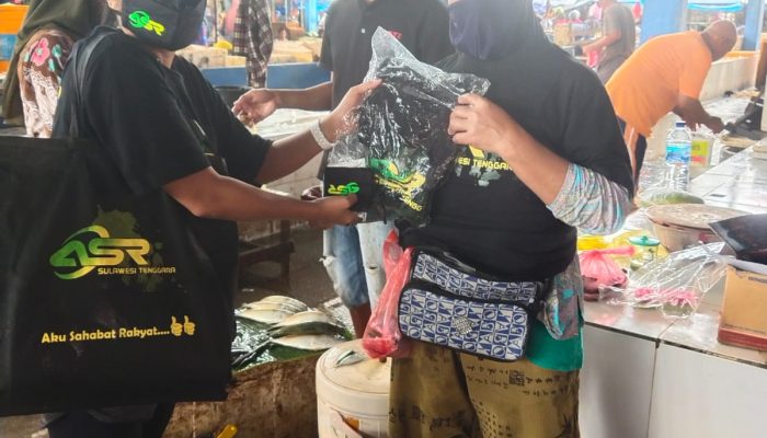 ASR Baubau Sosialisasikan Andi Sumagerukka ke Pedagang Ikan