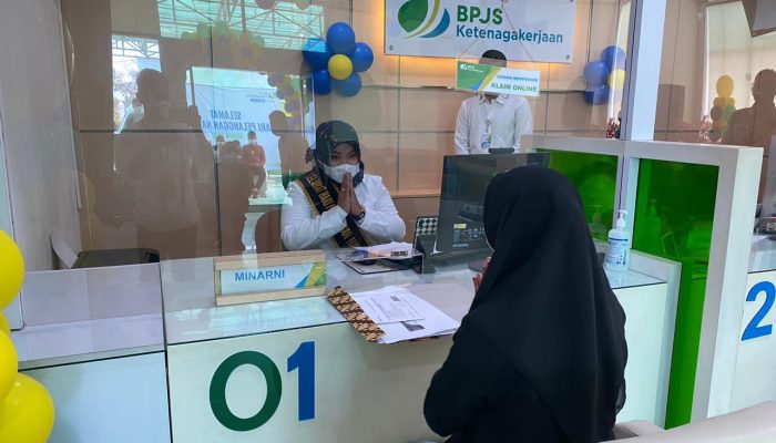 BPJAMSOSTEK Sultra Jenguk Korban Kecelakaan Kerja di Hari Pelanggan Nasional