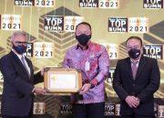 Dirut dan Dirkeu Jasa Raharja Raih Penghargaan TOP BUMN Awards 2021