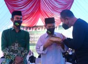 ASR Serahkan Bantuan Rp80 Juta Rehab Masjid dan Rumah di Tinanggea