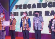 Wali Kota Kendari Sulkarnain Terima Anugerah SNI Pasar Rakyat dari Kemendag RI