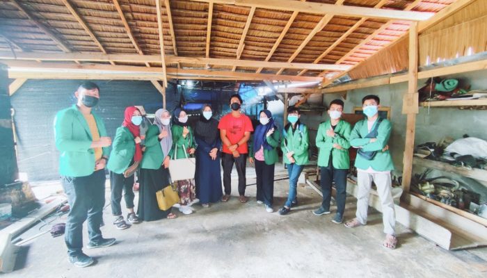 Giat Program Wira Desa, Mahasiswa ITK Avicena Dongkrak Kesejahteraan Pelaku UKM di Desa Sindangkasih