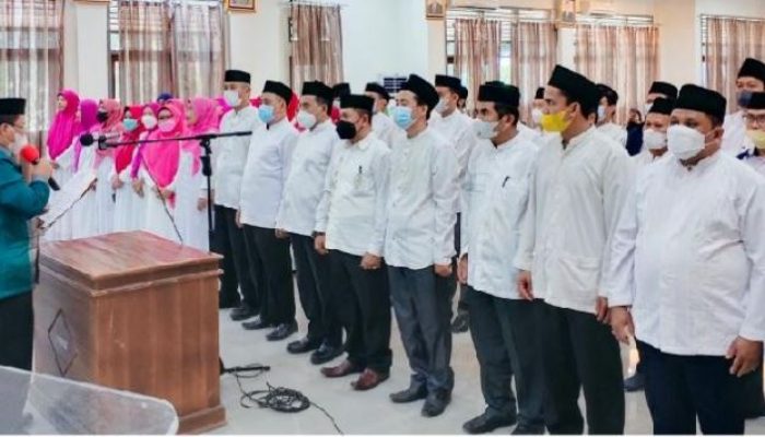 Kukuhkan IMSULTRA Sultra, Kakanwil Kemenag Harapkan Muballigh Menjadikan Islam Agama Yang Teduh