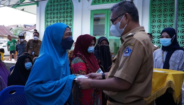 Wali Kota Kendari Kembali Berikan Bantuan Modal 34 pelaku UMKM di Mandonga