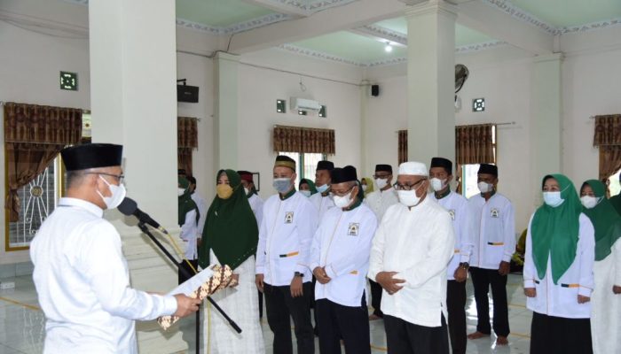 Kukuhkan Pengurus DMI Kambu, Wali Kota Kendari Minta Hidupkan Kegiatan di Masjid