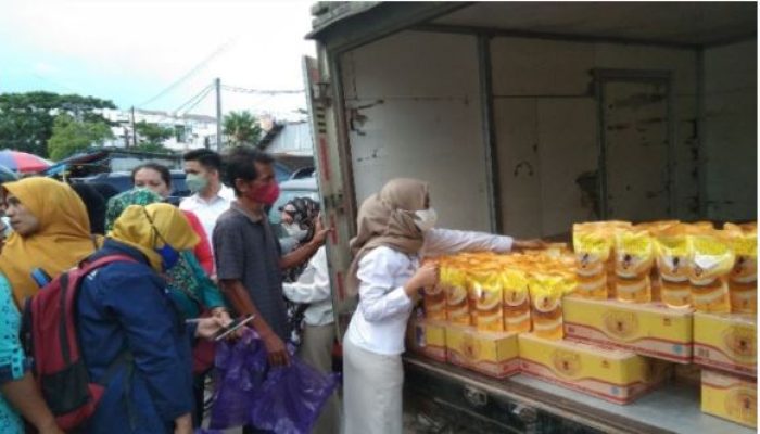 Langka Di Pasaran, Bulog Sultra Gelar Operasi Pasar Khusus Minyak Goreng