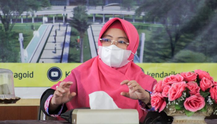 Pengurus IPEMI Kendari Dikukuhkan, Sri Llestari Ajak Muslimah Ikut Berwirausaha