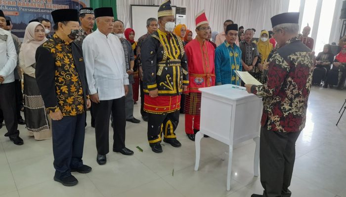 Kukuhkan Pengurus KKBK Kota Kendari, Wagub Sultra Ajak Bersatu Bangun Daerah Sendiri