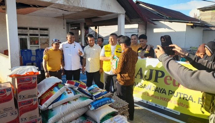 AJP bersama MKGR Salurkan Bantuan kepada Warga Korban Kebakaran di Bungkutoko