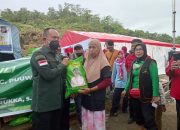 Andi Sumangerukka Serahkan Bantuan kepada Korban Kebakaran TPA Puuwatu
