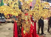 Kostum Raja Buton Ditampilkan Mahasiswa IAIN Kendari pada Ethno Carnival Pesona PTKN Di Bandung