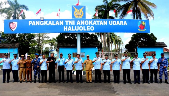 Bupati Konsel Hadiri Sertijab Danlanud HO