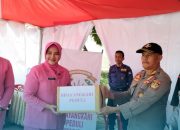 Kapolres dan Bhayangkari Kota Kendari Serahkan Bantuan di Posko Terpadu Nataru