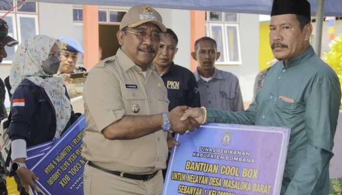 Masyarakat Kecamatan Kepulauan Masloka Raya Dapat Bantuan Dari Pemkab Bombana