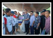 Pj Bupati Kolut Serahkan Bantuan Alat Pertanian Dibeberapa Kecamatan di Kolut