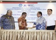 Gubernur Ali Mazi Saksikan Penyerahan SK Menteri tentang Izin Pendirian PTVM