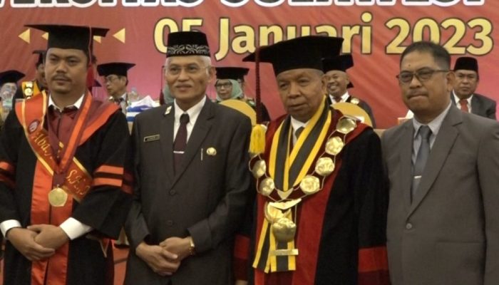 Ratusan Mahasiswa Ikuti Wisuda Sarjana ke-XXIV dan Pascasarjana ke-IV Unsultra