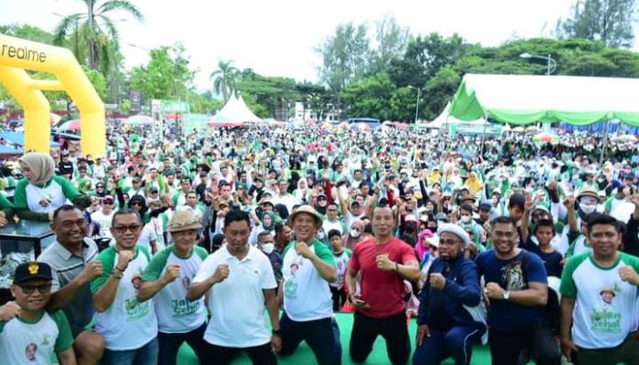 Pj Wali Kota Ikut Jalan Santai Bersama Pemkab Konut di Kendari