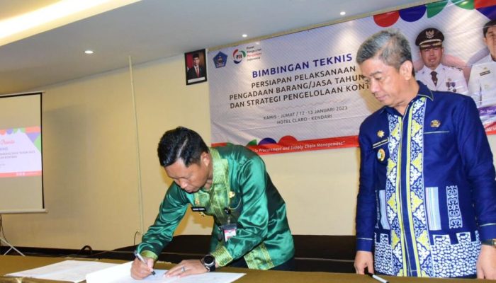 Pemkot Kendari Gelar Bimtek PBJ dan Lakukan Penandatanganan Perjanjian Kerja 2023