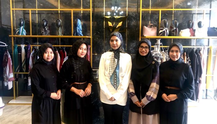 Brand Vivi Zubedi Hadir di Kota Kendari, Tawarkan Berbagai Fashion Muslimah Modern