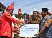 HUT ke-63 Kolaka, BP Jamsostek Sultra Serahkan Santunan JKM Rp42 Juta