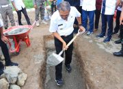 Bupati Kolaka Lakukan Peletakan Batu Pertama Pembangunan Masjid ASY-Syarif