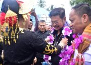 Kunker ke Kolaka, Mentan RI Serahkan Alat Pertanian di Desa Konaweha