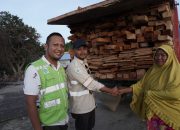 Peduli Terhadap Sesama, PT GKP, PT TMP dan Organisasi PPWS Bantu Korban Kebakaran di Wawonii Selatan