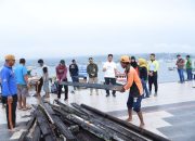 Pemkot Kendari Bongkar Bangkai Kapal di RTH Papalimba