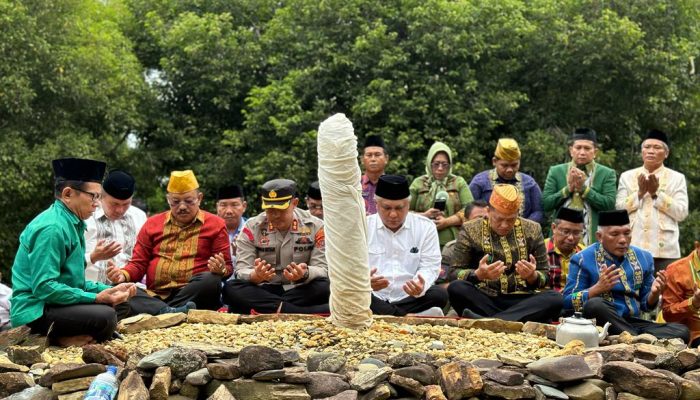 Jelang HUT ke-63 Konawe, KSK Ziarah ke Makam Raja Lakidende dan Langsungkan Mosehe