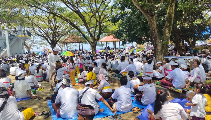 Umat Hindu di Bumi Anoa Ikuti Upacara Melasti Perayaan Hari Nyepi 2023