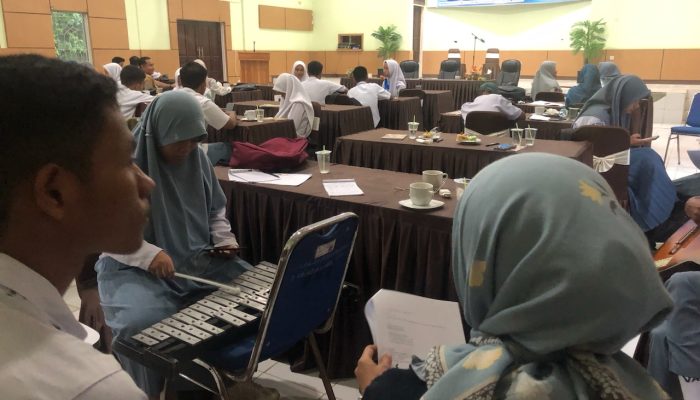 Kantor Bahasa Sulawesi Tenggara Gelar Bengkel Musikalisasi Puisi Bagi Pelajar di Kota Kendari