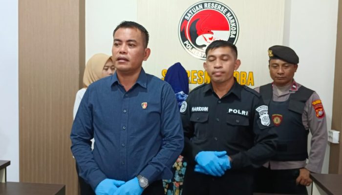 Nekat Edarkan Sabu, Ibu Lima Anak di Kendari Digiring Polisi