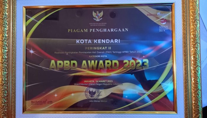 PAD Lampaui Target, Pemkot Kendari Diganjar Penghargaan APBD Award 2023