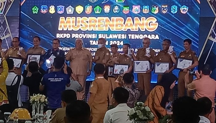 Pemkot Kendari Diganjar Peringkat Pertama AMPL Award Sulawesi Tenggara 2022